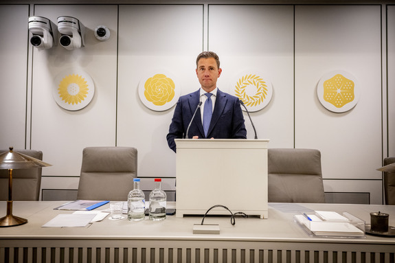 Minister Heinen tijdens het debat op 12 mei 2026