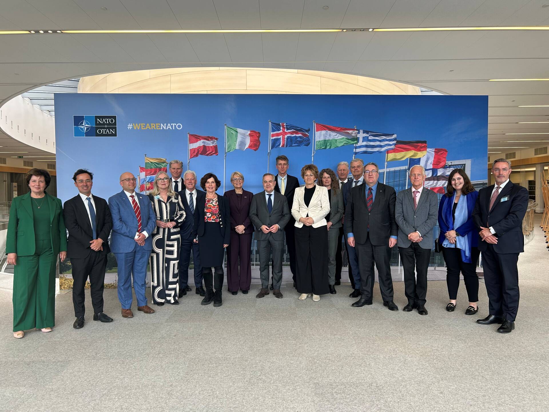 De delegatie van de commissie BDO op bezoek bij de NAVO