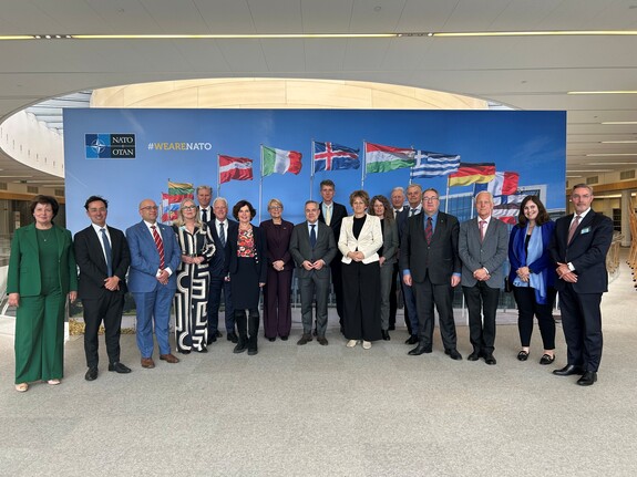 De delegatie van de commissie BDO op bezoek bij de NAVO