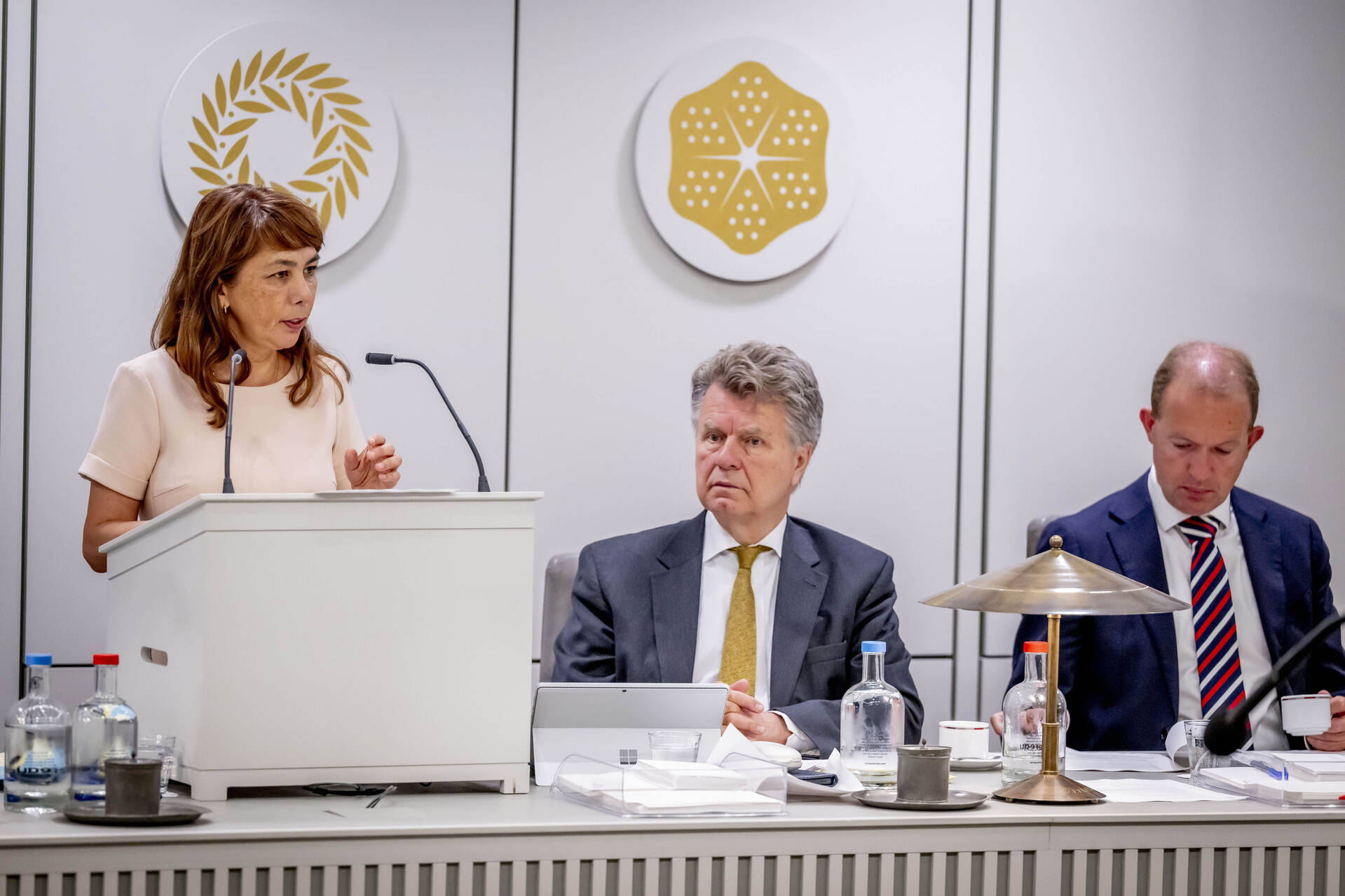 Voorzitter Mei Li Vos met Ondervoorzitters Boris Dittrich en Hendrik-Jan Talsma tijdens het debat op 26 mei 2026