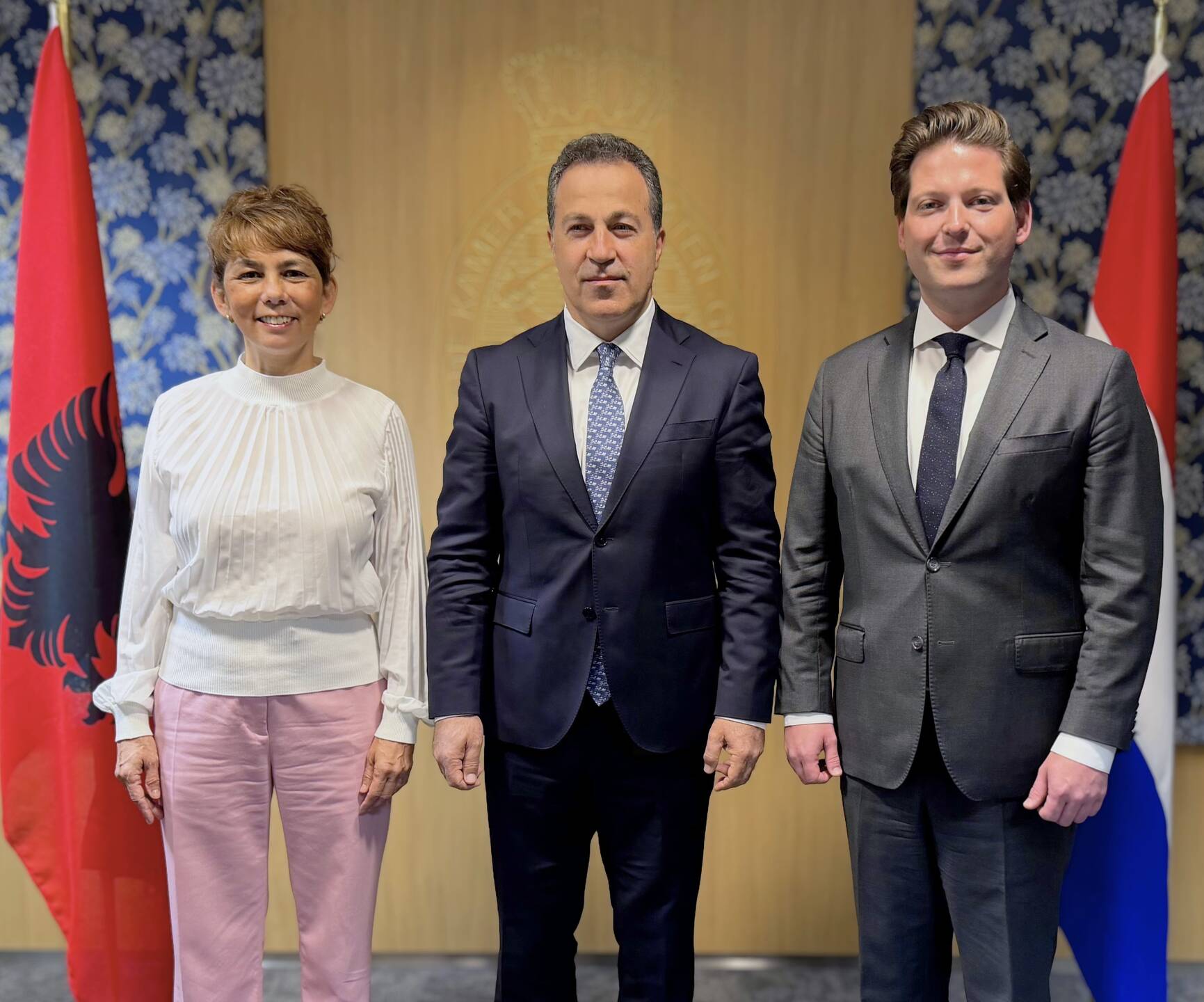 Niko Peleshi werd welkom geheten door Kamervoorzitters Mei Li Vos en Thom van Campen