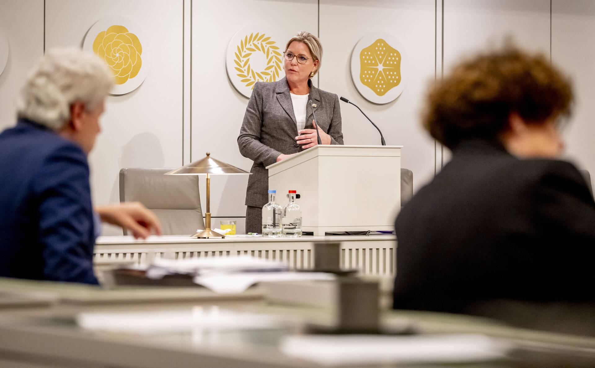 Minister Letschert van OCW verdedigde het wetsvoorstel voor versterking van lokale omroepen